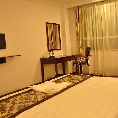 Grand Clarks Inn Badami Extérieur photo