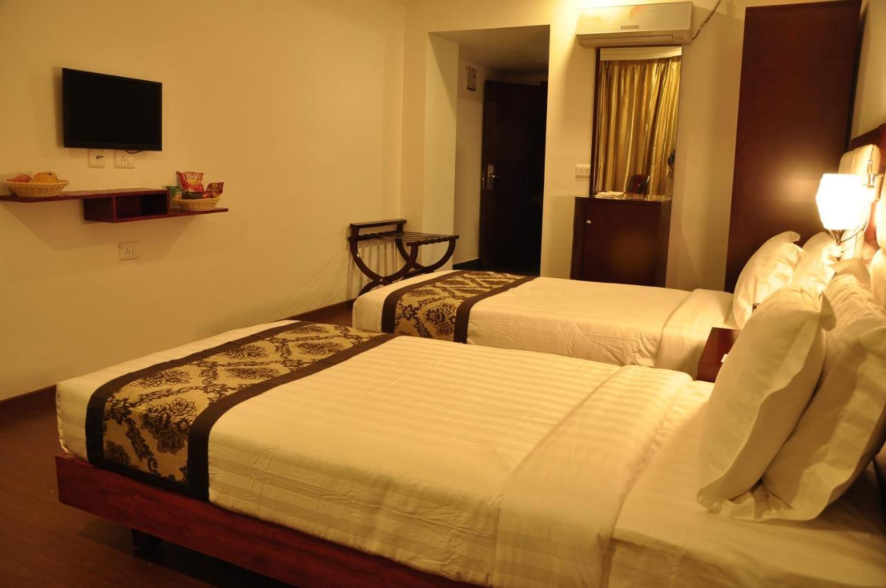 Grand Clarks Inn Badami Extérieur photo