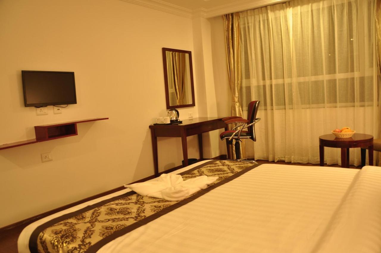 Grand Clarks Inn Badami Extérieur photo
