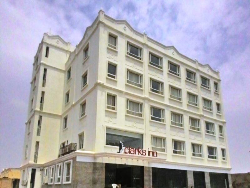 Grand Clarks Inn Badami Extérieur photo