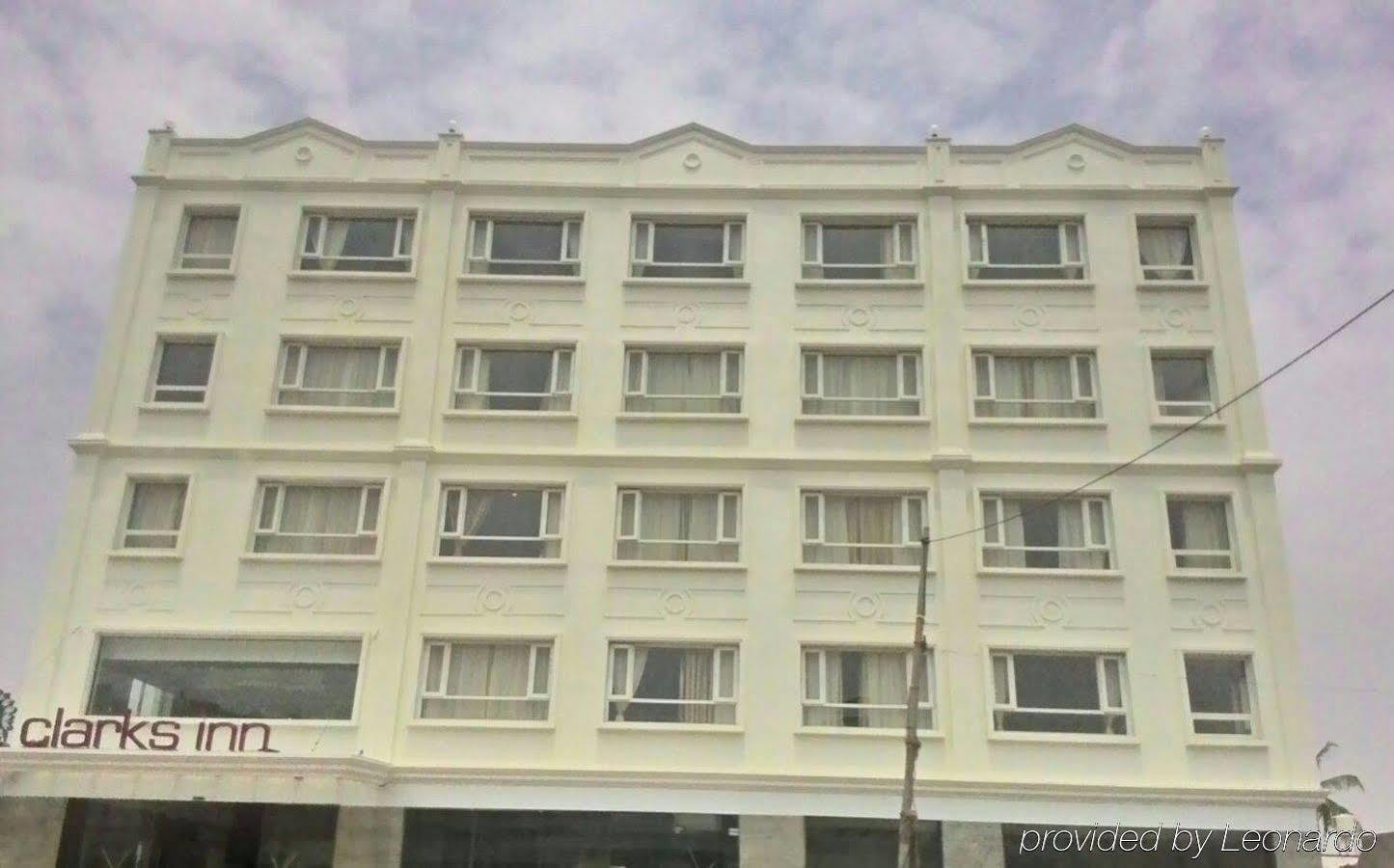 Grand Clarks Inn Badami Extérieur photo