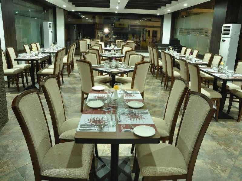 Grand Clarks Inn Badami Extérieur photo