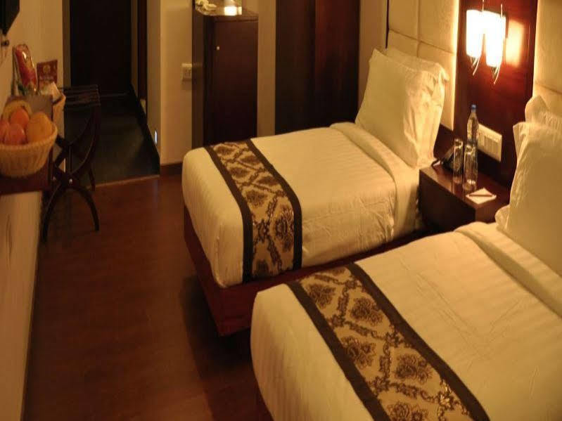Grand Clarks Inn Badami Extérieur photo