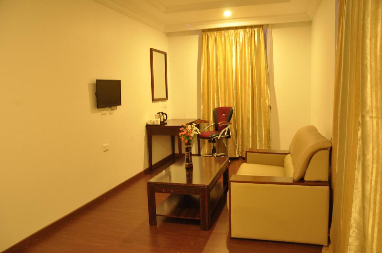 Grand Clarks Inn Badami Extérieur photo