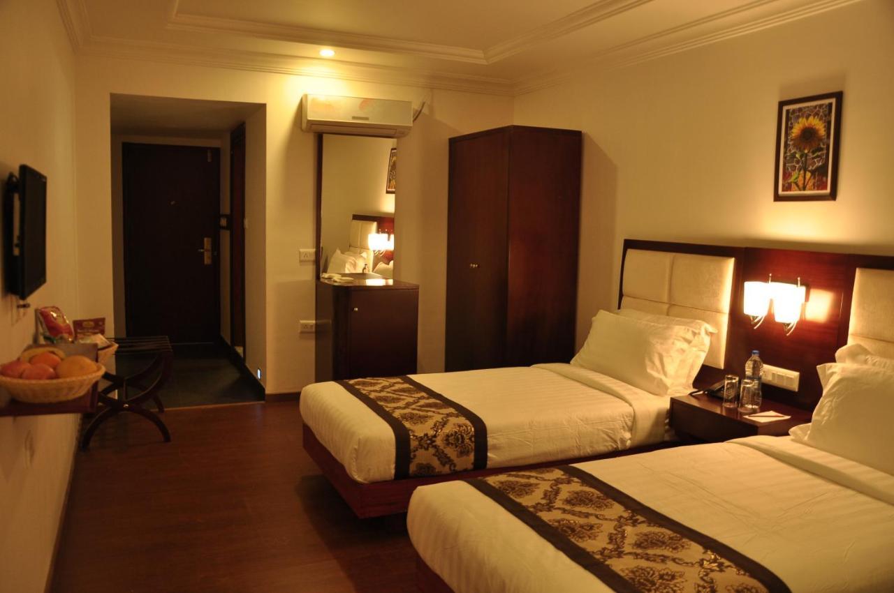 Grand Clarks Inn Badami Extérieur photo