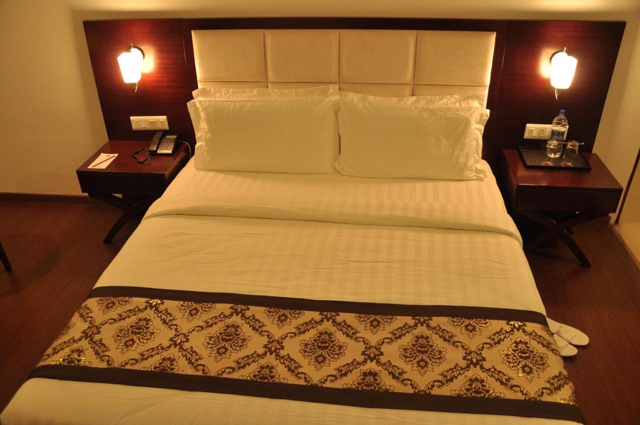 Grand Clarks Inn Badami Extérieur photo