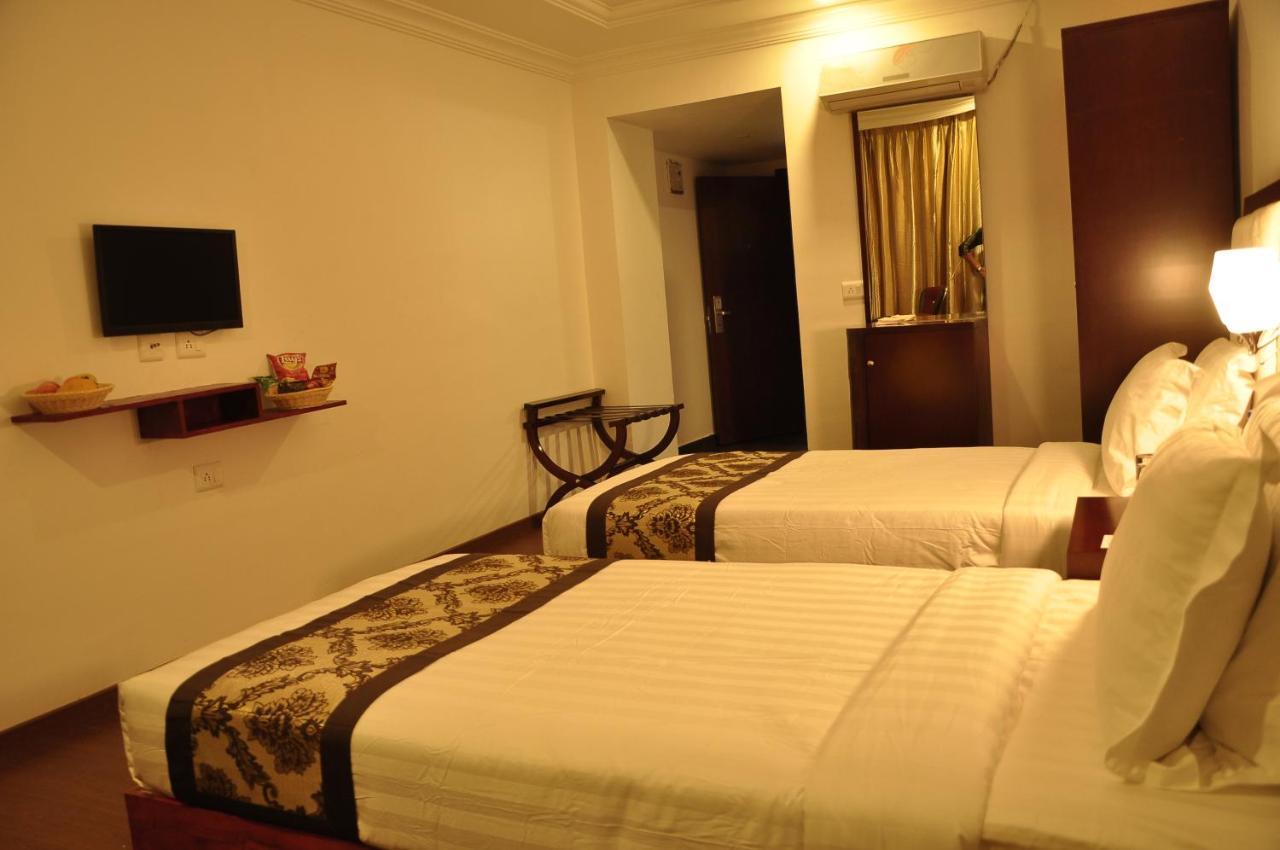 Grand Clarks Inn Badami Extérieur photo