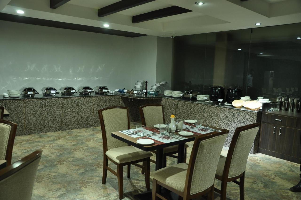 Grand Clarks Inn Badami Extérieur photo